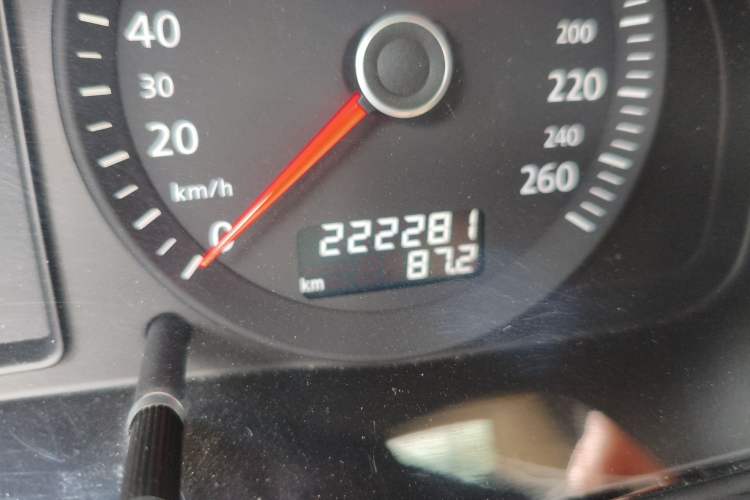 Used Volkswagen Passat 2009 1.8T Manual Luxury Model Odometer Close Up