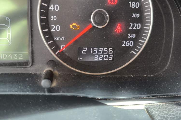 Used Volkswagen Passat 2009 1.8T Automatic Zunjie Model Odometer Close Up