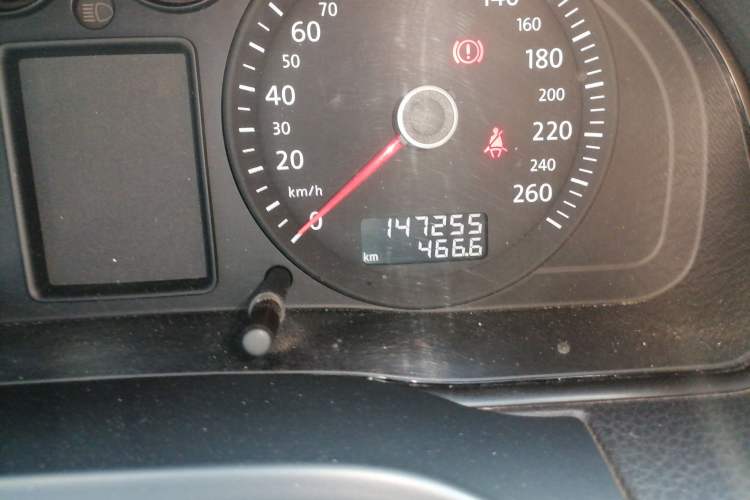 Used Volkswagen Passat 2009 1.8T Manual Luxury Model Odometer Close Up