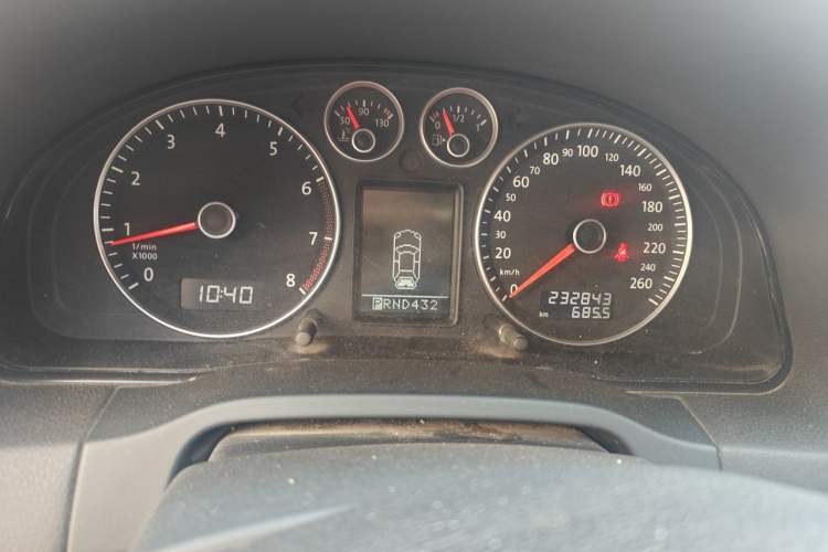 Used Volkswagen Passat 2009 1.8T Automatic Zunjie Model Odometer Close Up