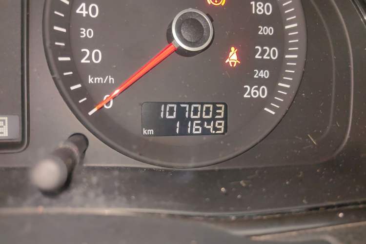 Used Volkswagen Passat 2009 1.8T Automatic Luxury Edition Odometer Close Up