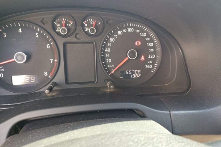 Used Volkswagen Passat 2009 2.0L MFI Manual Luxury Edition Odometer Close Up