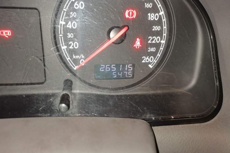 Used Volkswagen Passat 2009 2.0L MFI Manual Luxury Edition Odometer Close Up
