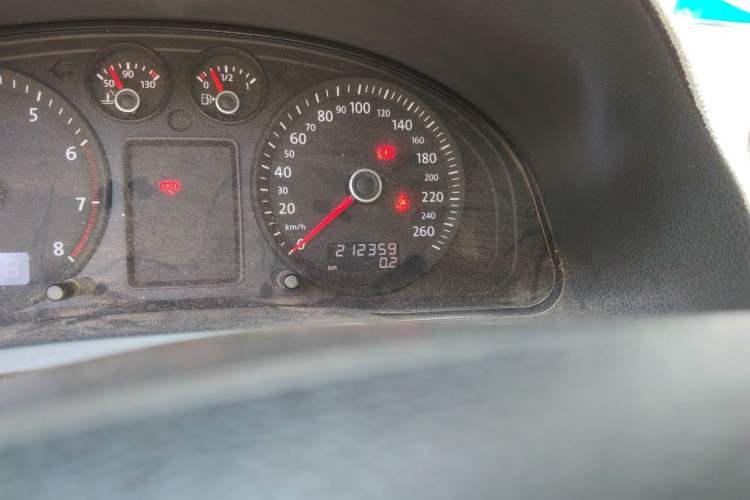 Used Volkswagen Passat 2009 1.8T Manual Luxury Model Odometer Close Up