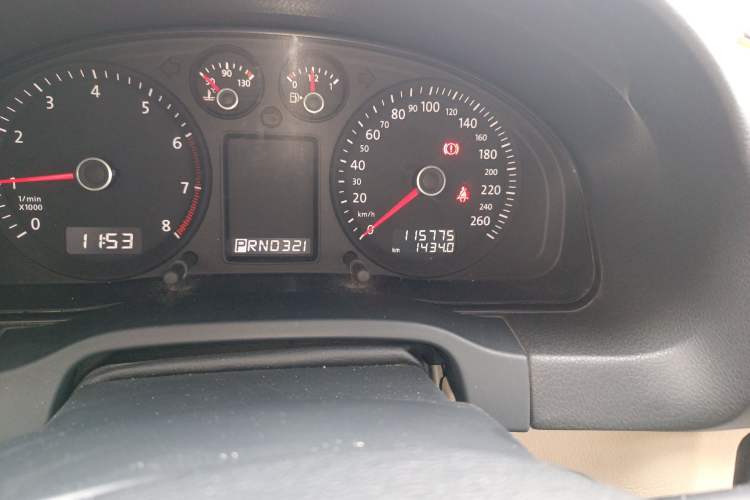 Used Volkswagen Passat 2009 2.0L MFI Automatic Luxury Edition Odometer Close Up