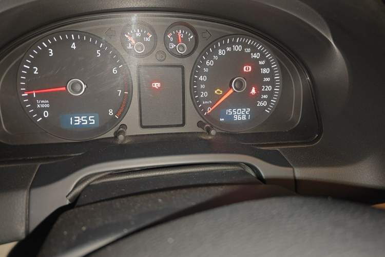 Used Volkswagen Passat 2009 2.0L MFI Manual Luxury Edition Odometer Close Up