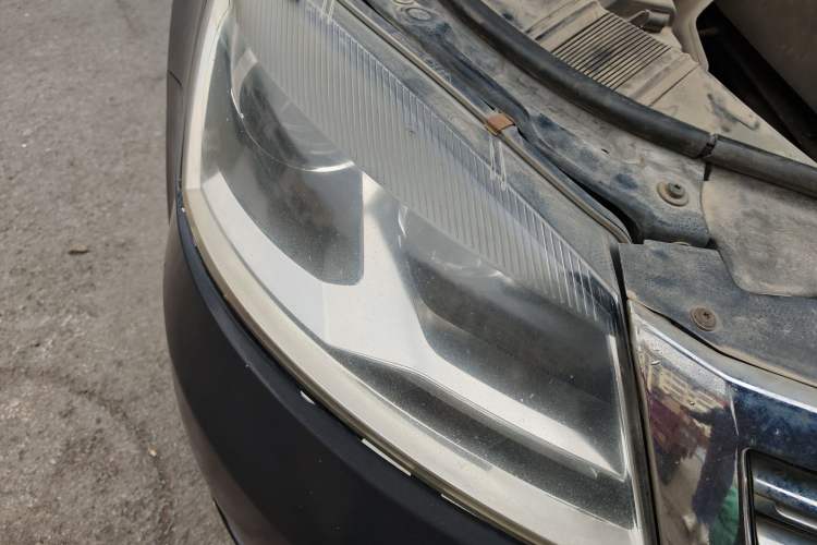Used Volkswagen Passat 2009 2.0L MFI Manual Luxury Edition Right Front Headlight