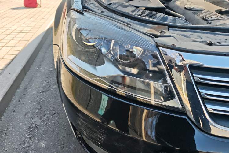 Used Volkswagen Passat 2009 1.8T Manual Luxury Edition Right Front Headlight