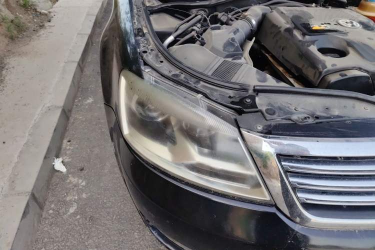 Used Volkswagen Passat 2009 2.0L MFI Manual Luxury Edition Right Front Headlight