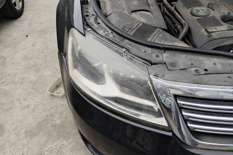 Used Volkswagen Passat 2009 1.8T Automatic Luxury Edition Right Front Headlight