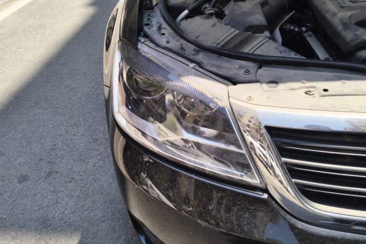 Used Volkswagen Passat 2009 2.0L MFI Automatic Luxury Edition Right Front Headlight