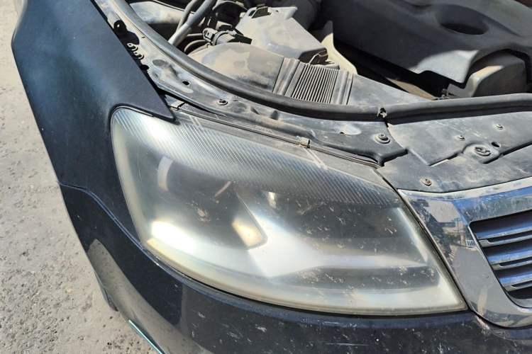 Used Volkswagen Passat 2009 2.0L MFI Manual Luxury Edition Right Front Headlight