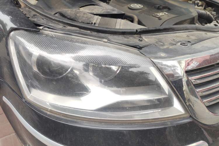 Used Volkswagen Passat 2009 1.8T Automatic Luxury Edition Right Front Headlight