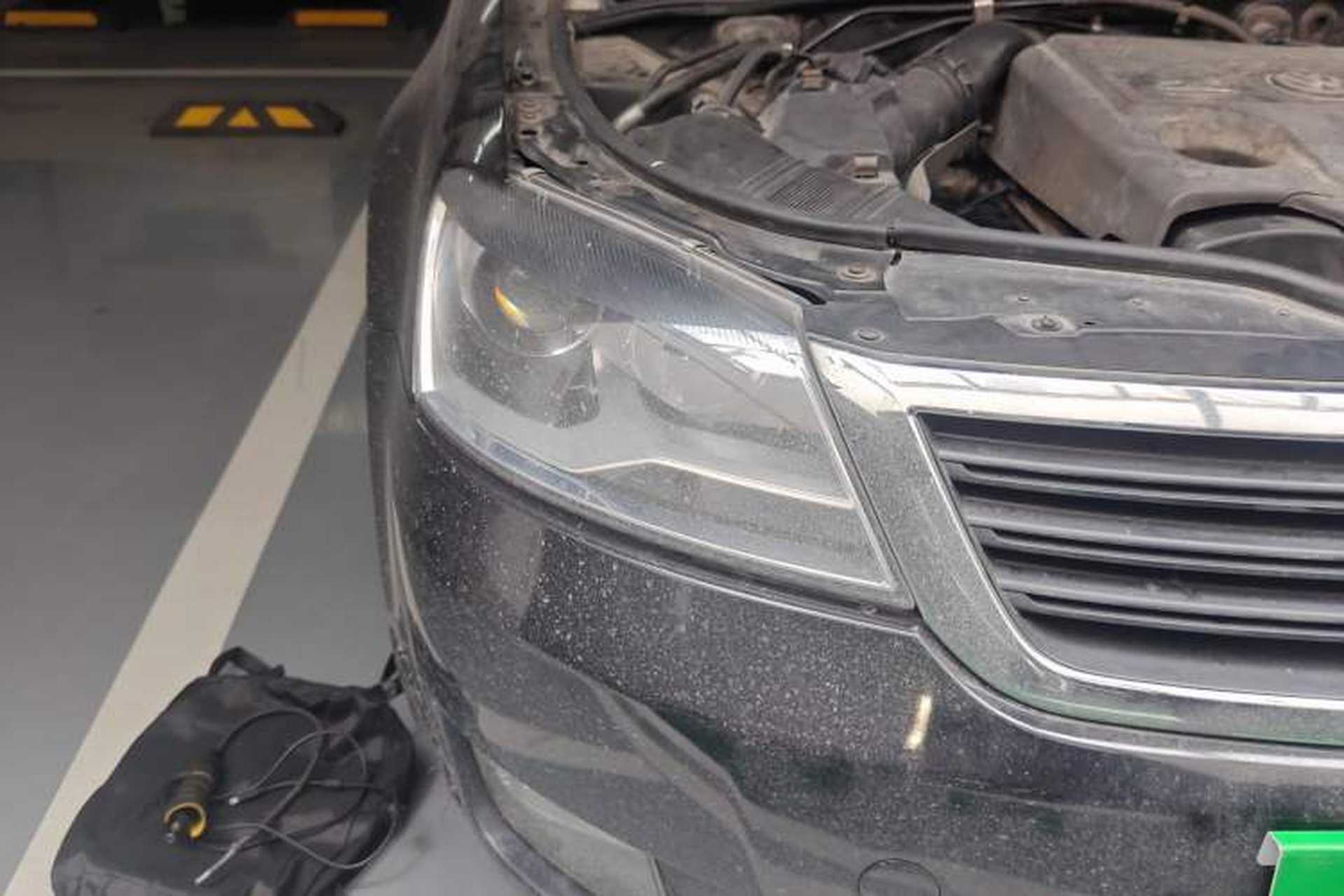 Used Volkswagen Passat 2009 2.0L MFI Automatic Luxury Edition Right Front Headlight