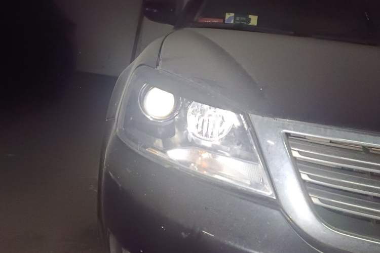 Used Volkswagen Passat 2009 1.8T Automatic Luxury Edition Right Front Headlight