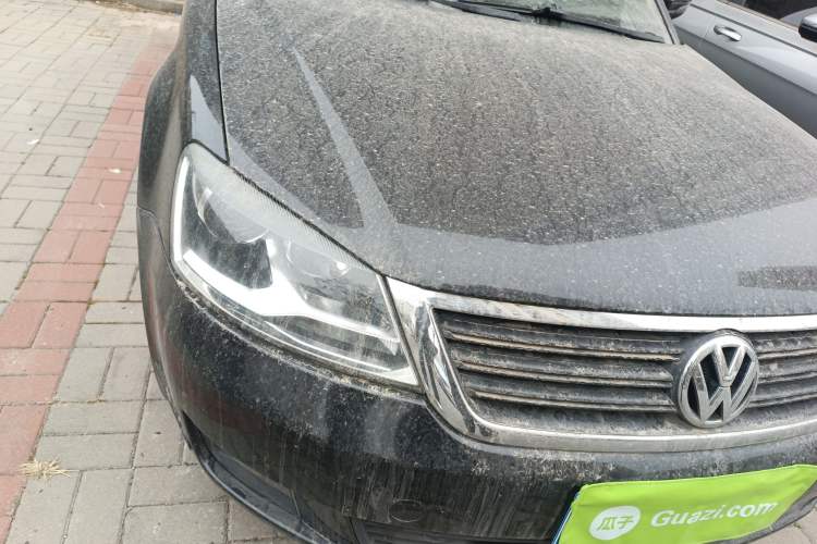 Used Volkswagen Passat 2009 2.0L MFI Automatic Luxury Edition Right Front Headlight