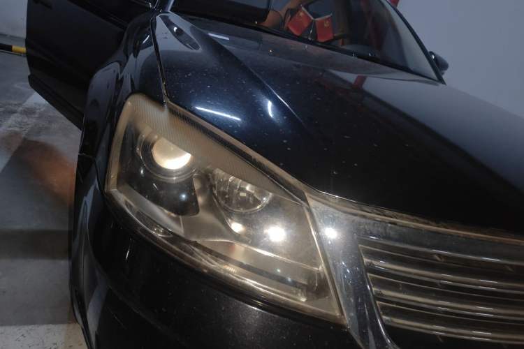 Used Volkswagen Passat 2009 2.0L MFI Manual Luxury Edition Right Front Headlight