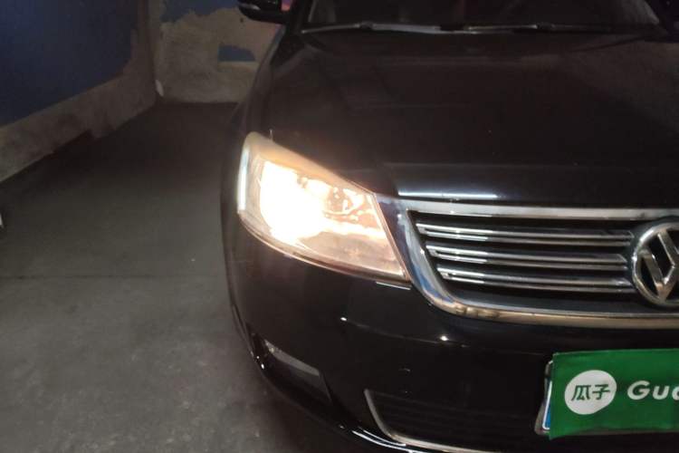 Used Volkswagen Passat 2009 1.8T Automatic Luxury Edition Right Front Headlight