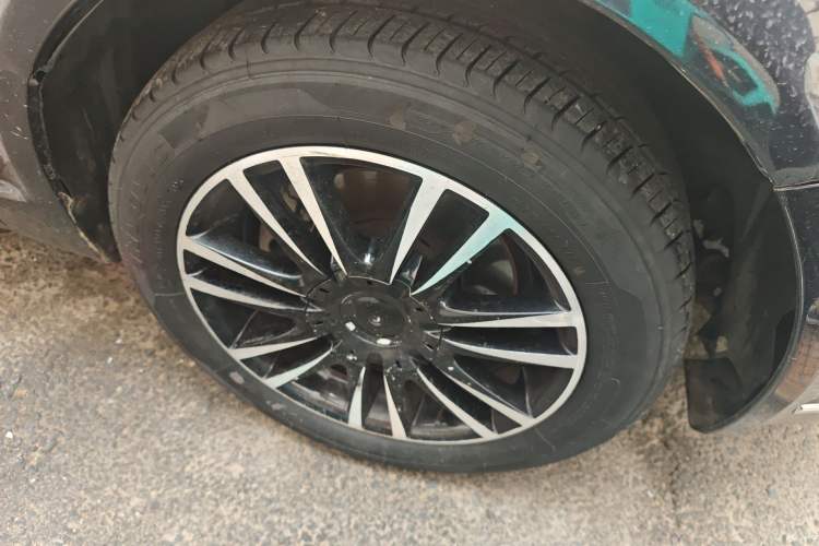 Used Volkswagen Passat 2009 1.8T Automatic Luxury Edition Right Front Wheel Hub
