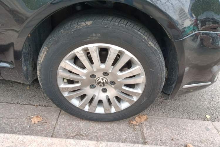 Used Volkswagen Passat 2009 1.8T Automatic Luxury Edition Right Front Wheel Hub