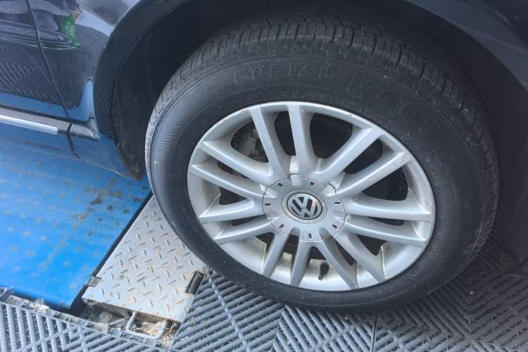 Used Volkswagen Passat 2009 1.8T Manual Luxury Edition Right Front Wheel Hub