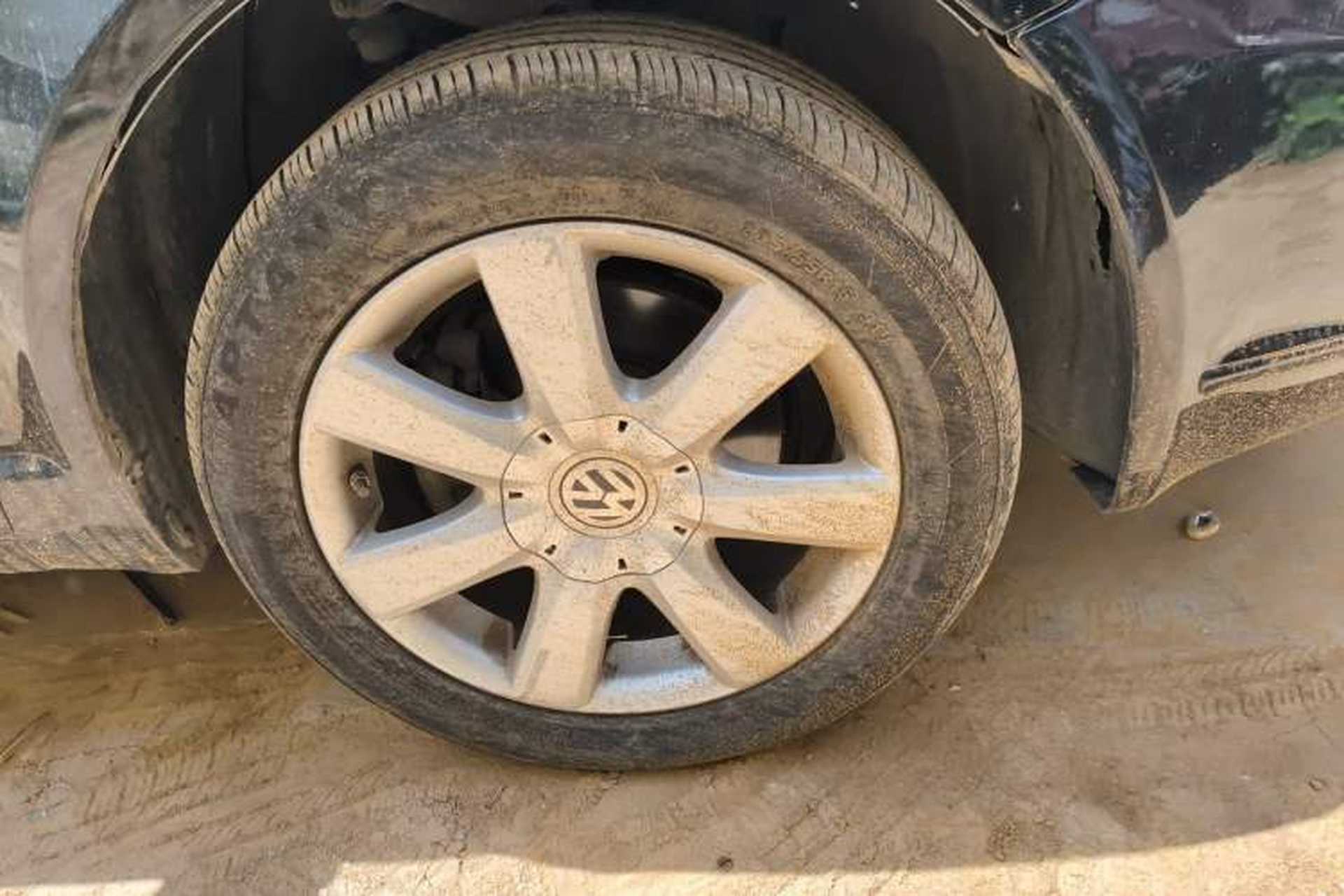 Used Volkswagen Passat 2009 1.8T Manual Luxury Model Right Front Wheel Hub