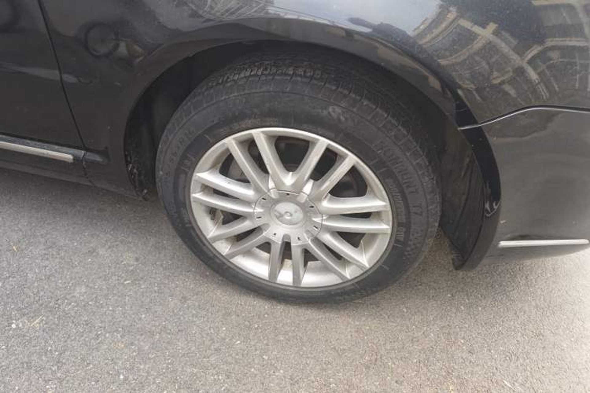Used Volkswagen Passat 2009 1.8T Manual Luxury Edition Right Front Wheel Hub