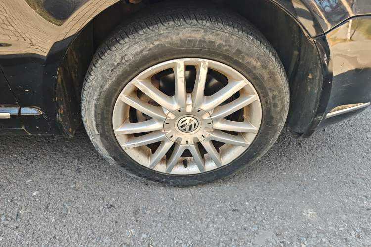 Used Volkswagen Passat 2009 1.8T Manual Luxury Edition Right Front Wheel Hub