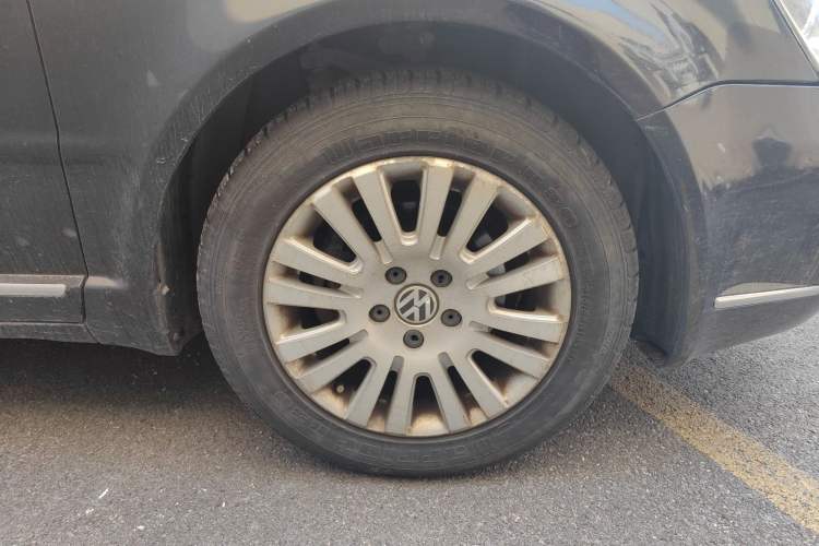 Used Volkswagen Passat 2009 1.8T Automatic Luxury Edition Right Front Wheel Hub