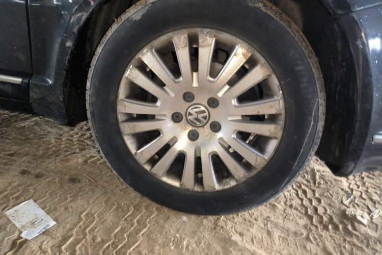 Used Volkswagen Passat 2009 1.8T Automatic Luxury Edition Right Front Wheel Hub