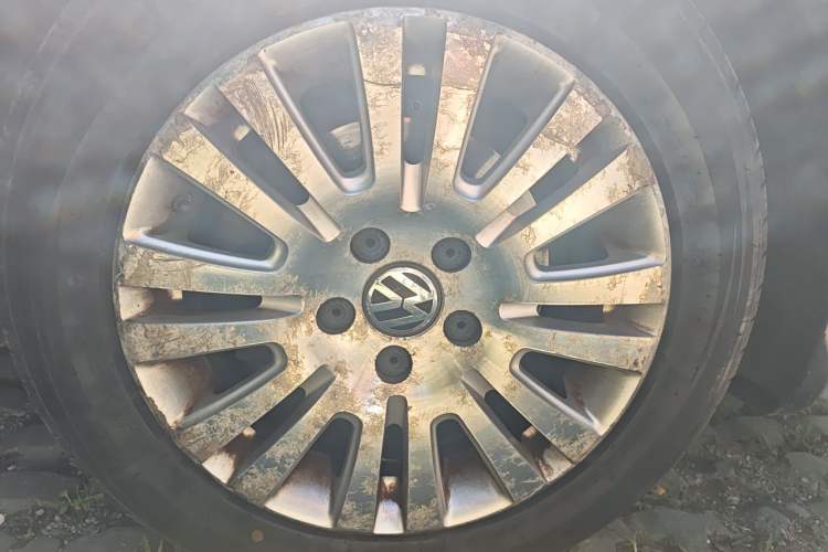 Used Volkswagen Passat 2009 1.8T Automatic Luxury Edition Right Front Wheel Hub