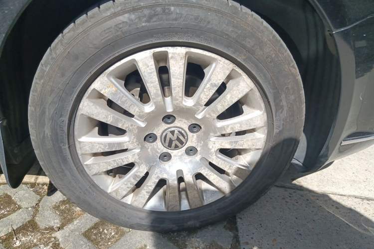 Used Volkswagen Passat 2009 1.8T Automatic Luxury Edition Right Front Wheel Hub