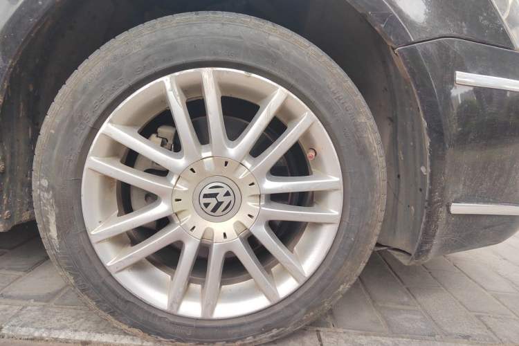 Used Volkswagen Passat 2009 1.8T Automatic Luxury Edition Right Front Wheel Hub