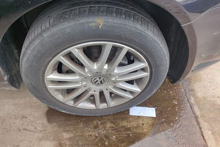 Used Volkswagen Passat 2009 1.8T Automatic Luxury Edition Right Front Wheel Hub