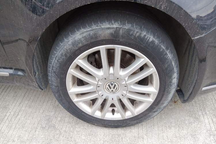 Used Volkswagen Passat 2009 1.8T Automatic Luxury Edition Right Front Wheel Hub