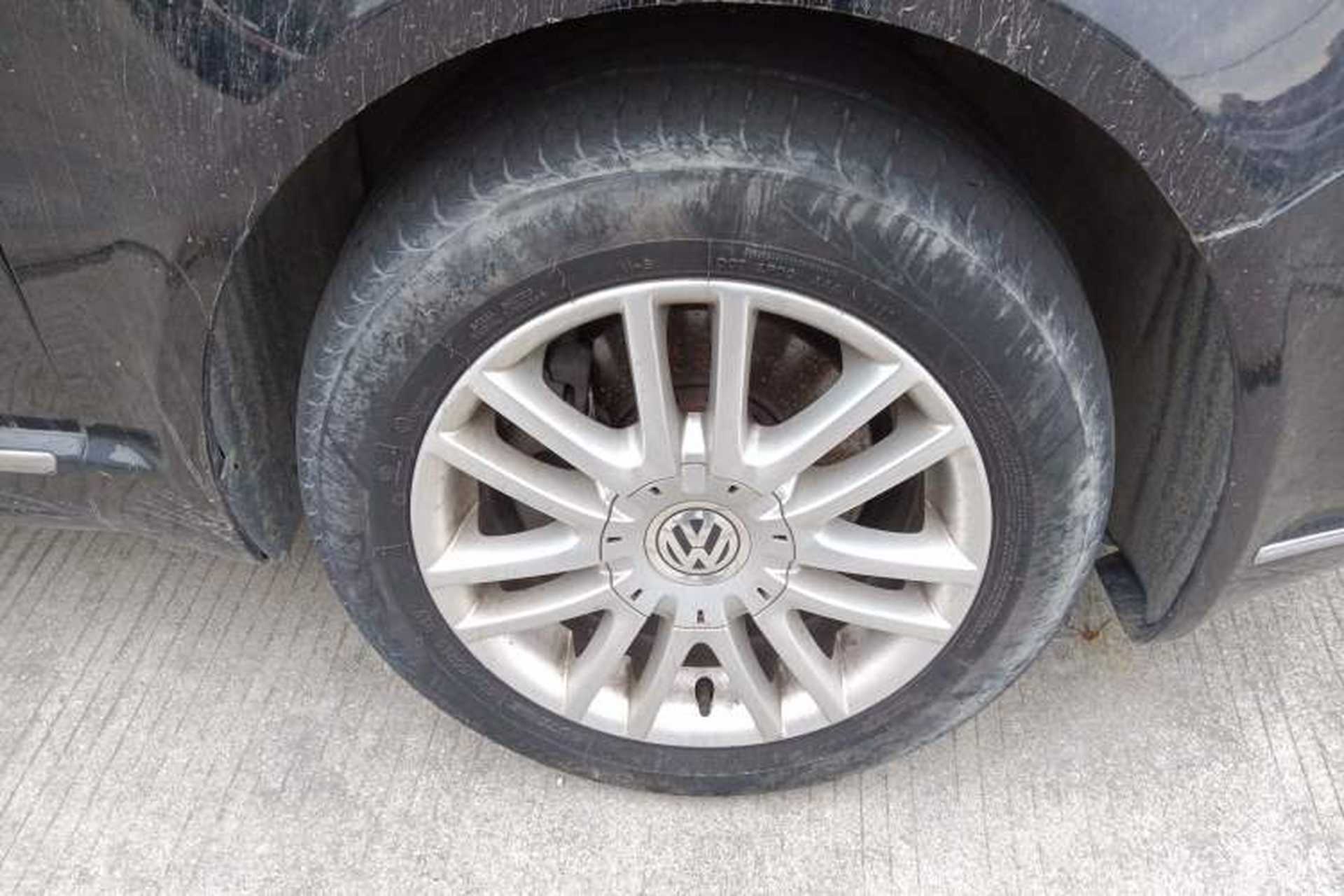 Used Volkswagen Passat 2009 1.8T Automatic Luxury Edition Right Front Wheel Hub