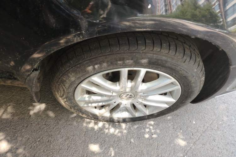 Used Volkswagen Passat 2009 1.8T Automatic Luxury Edition Right Front Wheel Hub