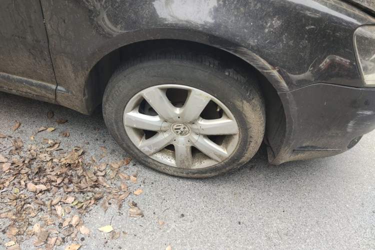 Used Volkswagen Passat 2009 1.8T Manual Luxury Model Right Front Wheel Hub