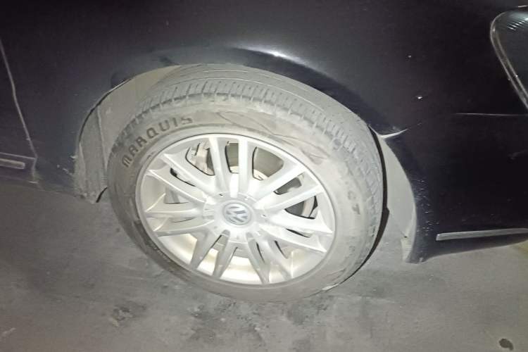 Used Volkswagen Passat 2009 1.8T Automatic Luxury Edition Right Front Wheel Hub