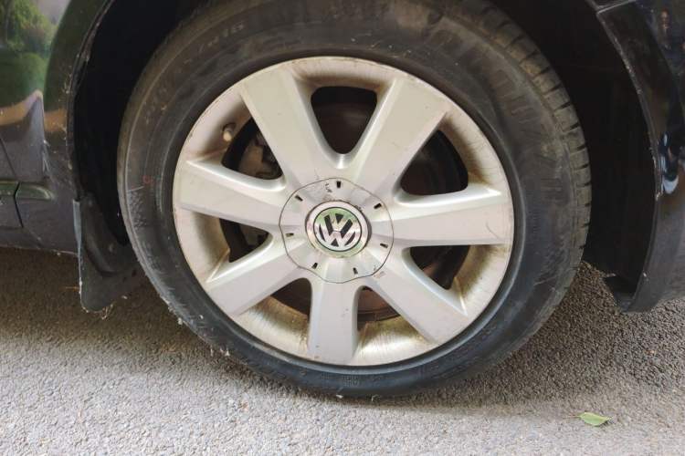 Used Volkswagen Passat 2009 1.8T Manual Luxury Model Right Front Wheel Hub