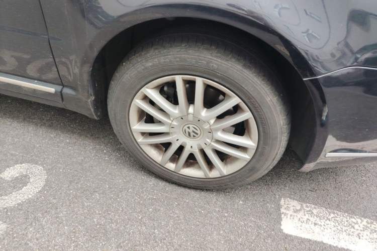 Used Volkswagen Passat 2009 1.8T Automatic Luxury Edition Right Front Wheel Hub