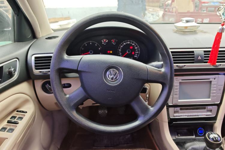 Used Volkswagen Passat 2009 2.0L MFI Manual Luxury Edition Steering Wheel