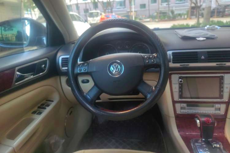 Used Volkswagen Passat 2009 1.8T Automatic Luxury Edition Steering Wheel