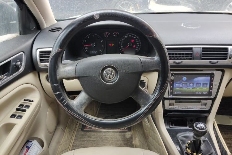 Used Volkswagen Passat 2009 2.0L MFI Manual Luxury Edition Steering Wheel