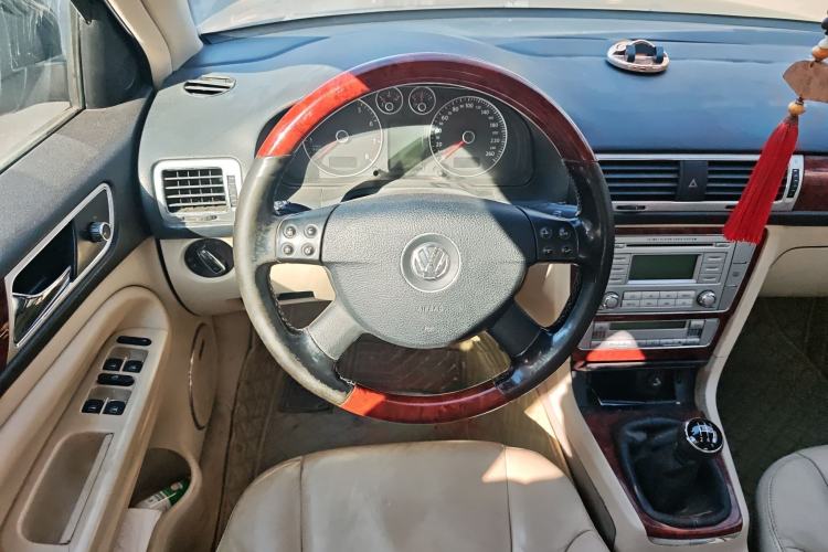 Used Volkswagen Passat 2009 1.8T Manual Luxury Edition Steering Wheel