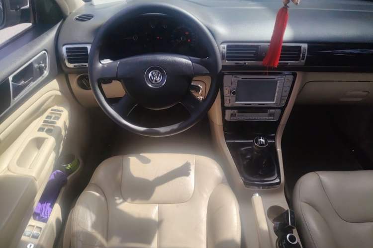 Used Volkswagen Passat 2009 2.0L MFI Manual Luxury Edition Steering Wheel