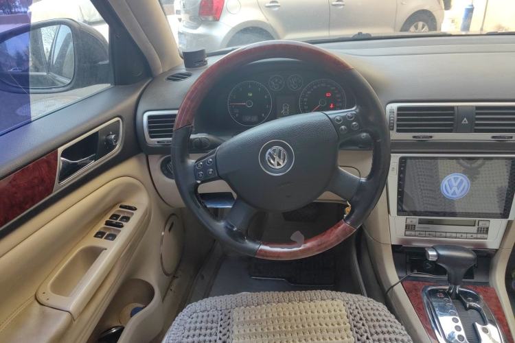 Used Volkswagen Passat 2009 1.8T Automatic Luxury Edition Steering Wheel