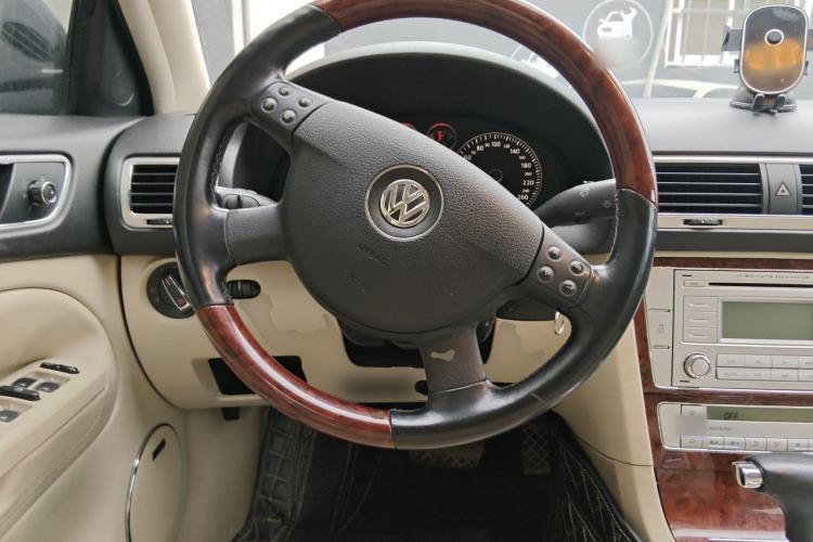 Used Volkswagen Passat 2009 1.8T Automatic Luxury Edition Steering Wheel
