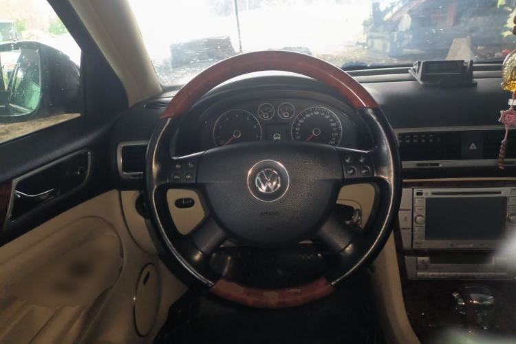 Used Volkswagen Passat 2009 1.8T Automatic Luxury Edition Steering Wheel