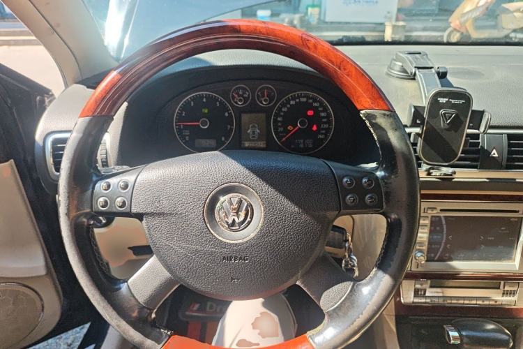 Used Volkswagen Passat 2009 1.8T Automatic Luxury Edition Steering Wheel